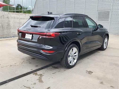 2025 Audi Q6 e-tron Premium Plus