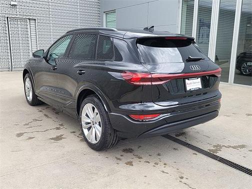2025 Audi Q6 e-tron Premium Plus