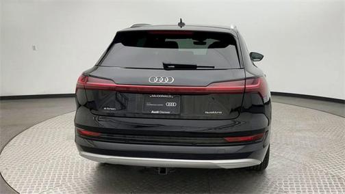 2022 Audi e-tron Premium Plus