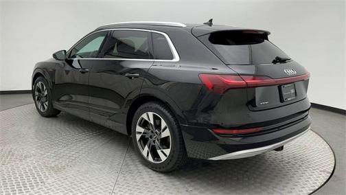 2022 Audi e-tron Premium Plus