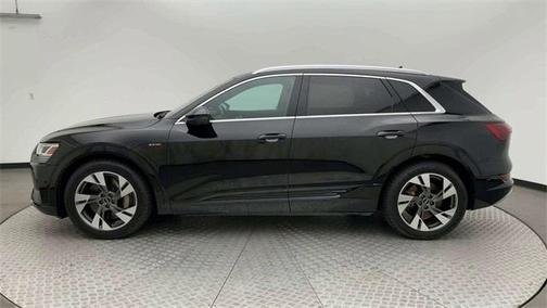 2022 Audi e-tron Premium Plus