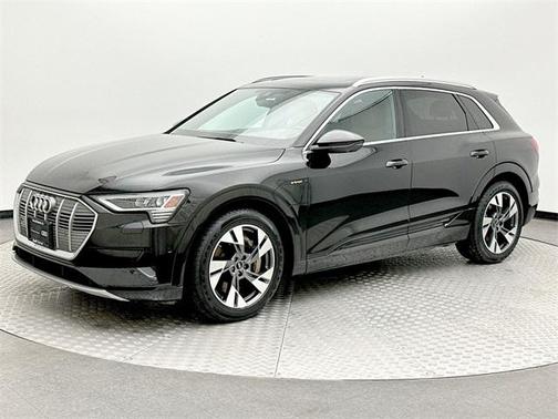 2022 Audi e-tron Premium Plus