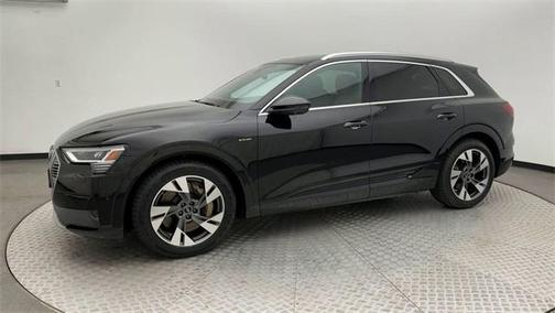 2022 Audi e-tron Premium Plus