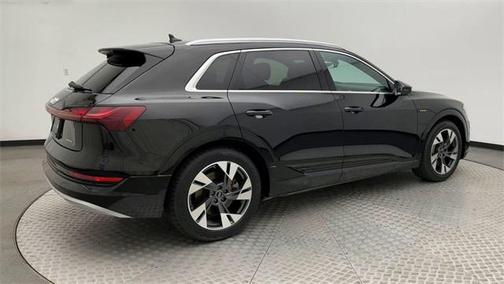 2022 Audi e-tron Premium Plus