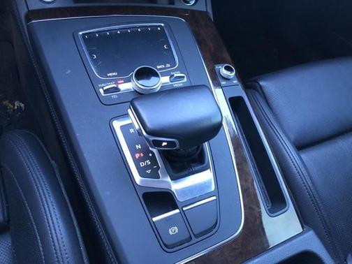Navarra Blue Metallic 2019 Audi Q5 2.0T Premium Plus