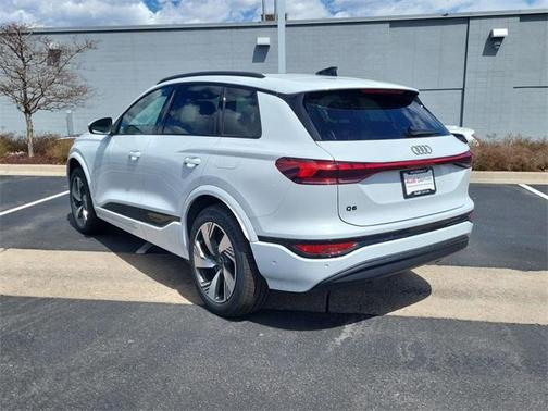 2025 Audi Q6 e-tron Premium Plus quattro
