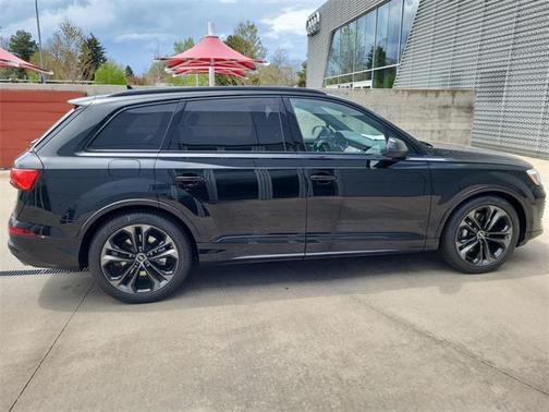 2025 Audi Q7 55 Premium Plus