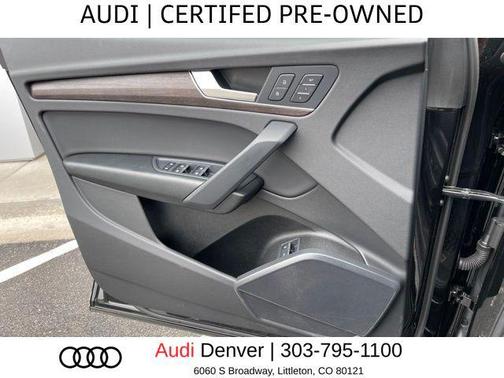 Mythos Black Metallic 2024 Audi Q5 e 55 S line Premium Plus