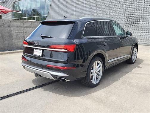2025 Audi Q7 55 Premium Plus