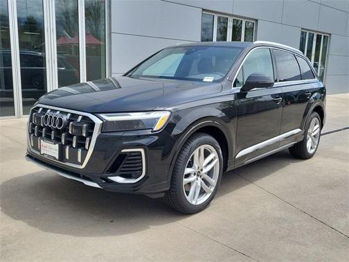 2025 Audi Q7 55 Premium Plus