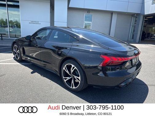 Mythos Black Metallic 2023 Audi e-tron GT Prestige quattro