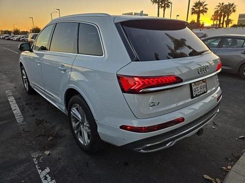 2023 Audi Q7 55 Premium Plus