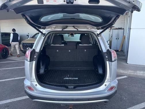 2016 Toyota RAV4 Hybrid XLE