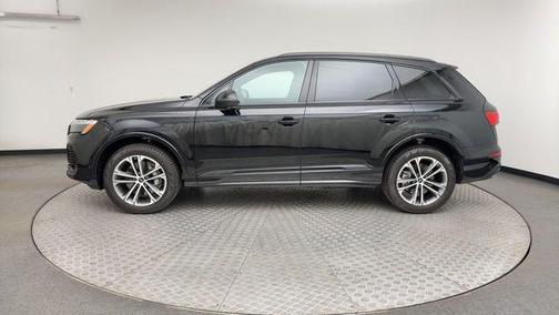 Mythos Black Metallic 2026 Audi Q7 45 Premium