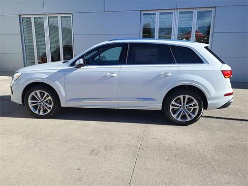 2025 Audi Q7 55 Premium Plus