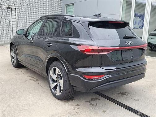 2025 Audi Q6 e-tron Premium Plus quattro