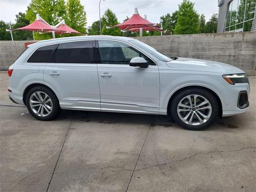 2025 Audi Q7 55 Premium Plus