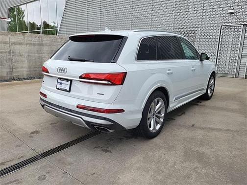 2025 Audi Q7 55 Premium Plus