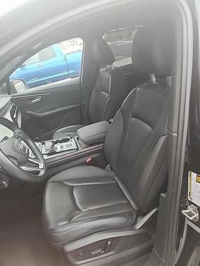 2022 Audi Q7 45 Premium Plus
