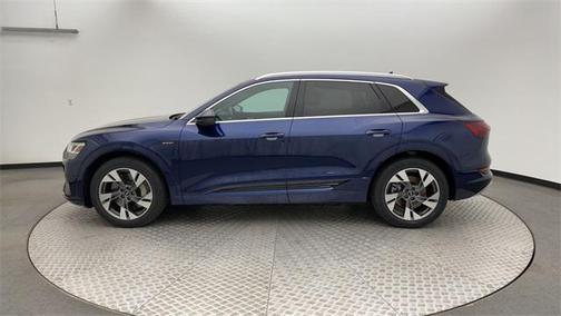 2022 Audi e-tron Premium Plus