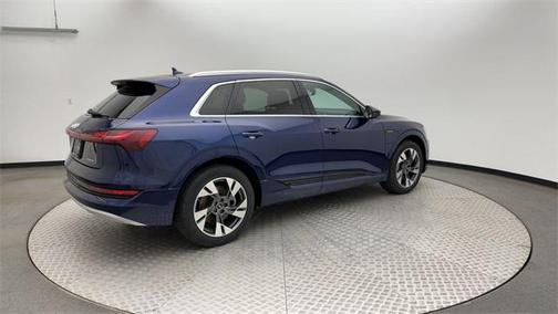 2022 Audi e-tron Premium Plus