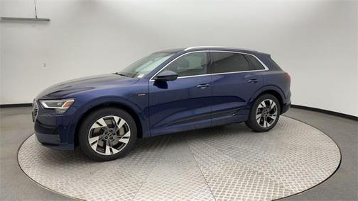 2022 Audi e-tron Premium Plus