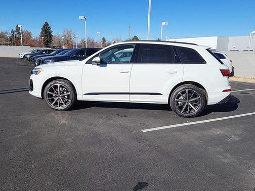 2026 Audi Q7 45 Premium Plus