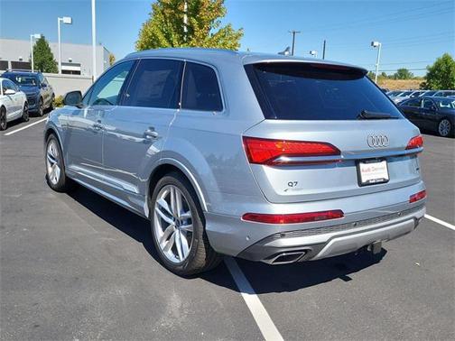 2025 Audi Q7 55 Premium Plus