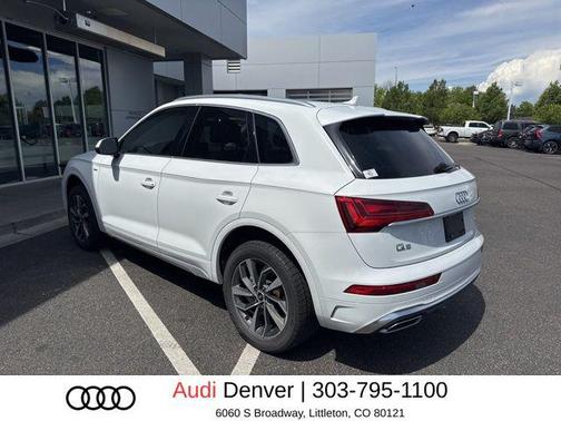 Glacier White Metallic 2023 Audi Q5 45 S line Premium