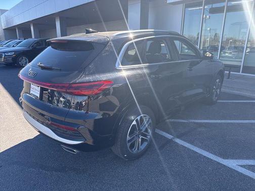 2025 Audi Q5 Premium TFSI quattro S tronic