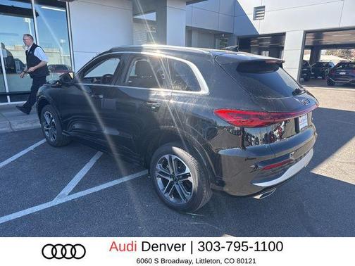 Mythos Black Metallic 2025 Audi Q5 Premium TFSI quattro S tronic