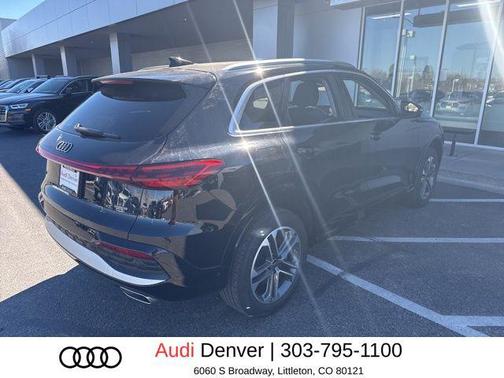 Mythos Black Metallic 2025 Audi Q5 Premium TFSI quattro S tronic