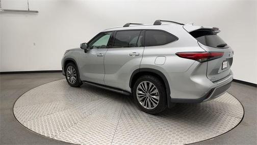 2021 Toyota Highlander Hybrid Platinum