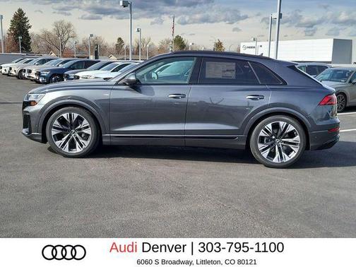 Daytona Gray Pearl Effect 2026 Audi Q8 55 Premium Plus