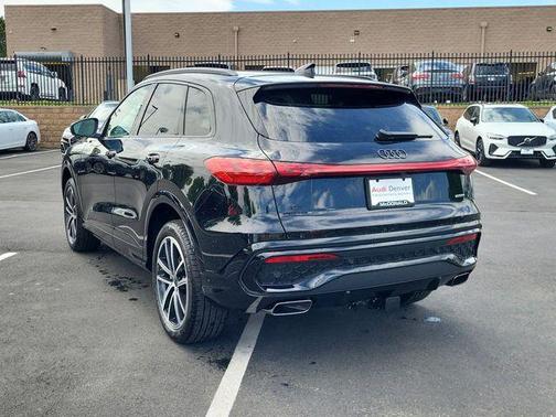Mythos Black Metallic 2026 Audi Q5 Premium Plus TFSI quattro S tronic