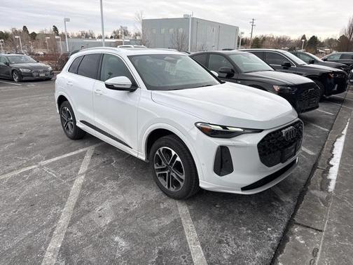 2025 Audi Q5 Premium TFSI quattro S tronic