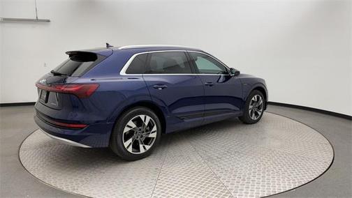 2022 Audi e-tron Premium Plus