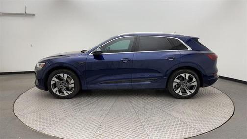 2022 Audi e-tron Premium Plus