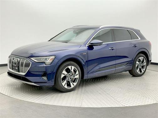 2022 Audi e-tron Premium Plus
