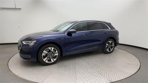 2022 Audi e-tron Premium Plus