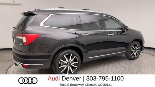 Crystal Black Pearl 2022 Honda Pilot Touring 8-Passenger