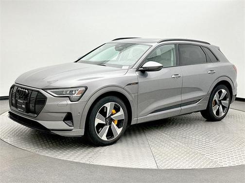 2022 Audi e-tron Premium Plus