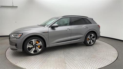 2022 Audi e-tron Premium Plus