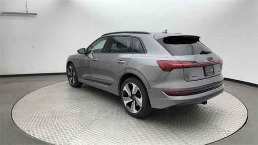 2022 Audi e-tron Premium Plus