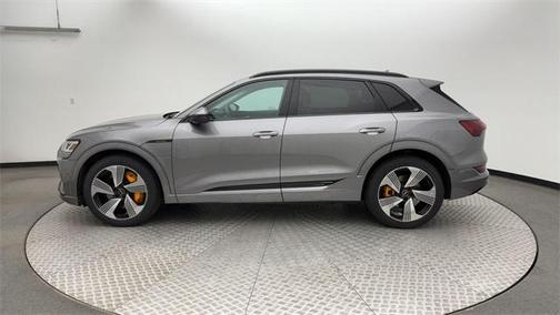 2022 Audi e-tron Premium Plus