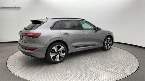 2022 Audi e-tron Premium Plus