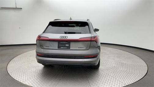 2022 Audi e-tron Premium Plus