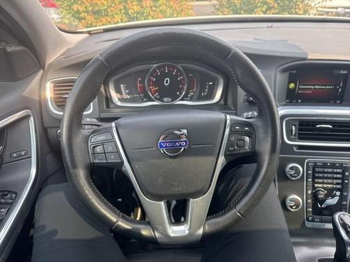2016 Volvo V60 Cross Country T5