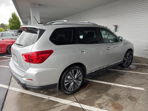 2017 Nissan Pathfinder Platinum