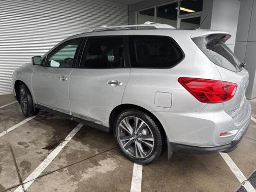 2017 Nissan Pathfinder Platinum